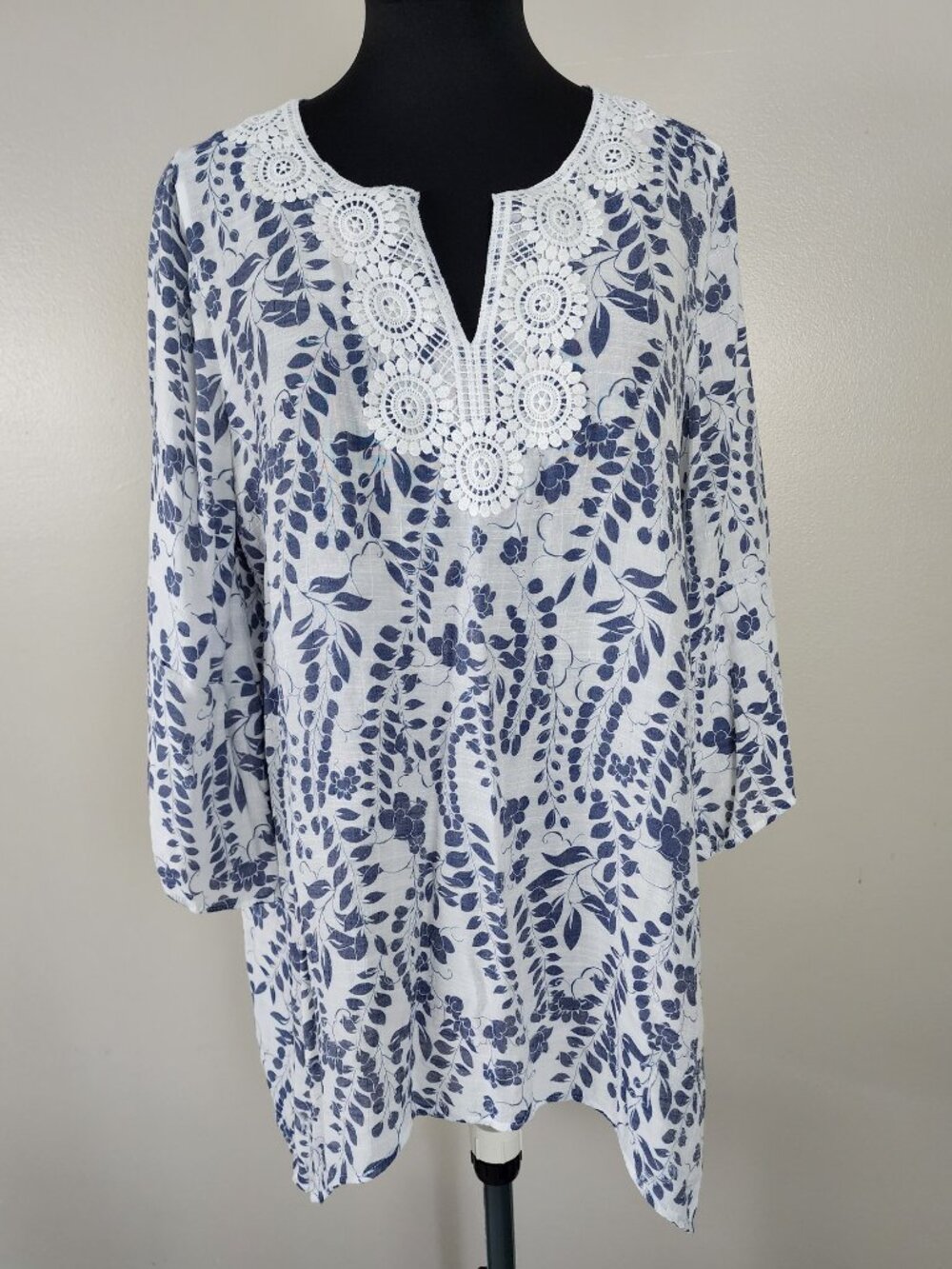 Sabrina Lauren Tunic Large Blue Floral Lightweight Crochet V Neck Boho Beachy